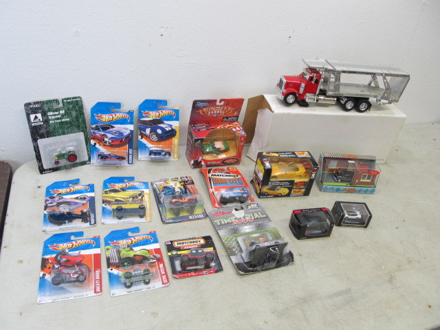lot 108 image: Lot of Diecast Cars & Trucks