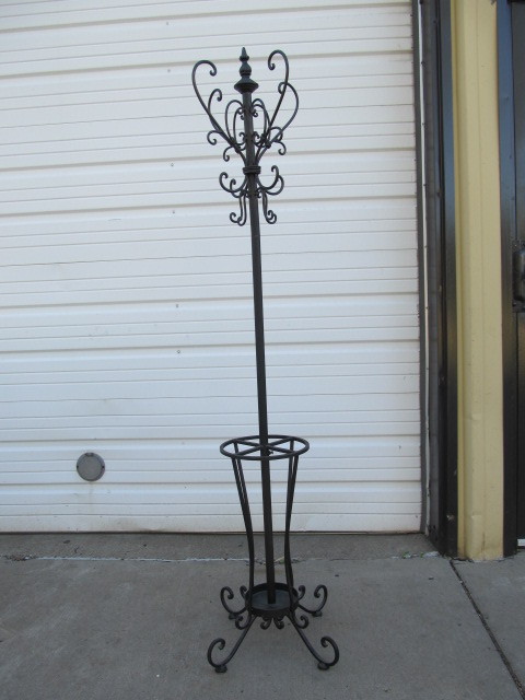 lot 125 image: Ornate Metal CoatHat Rack