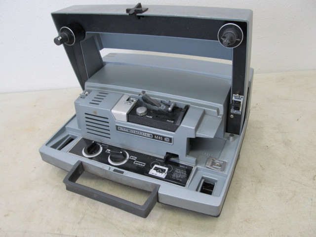 lot 128 image: Vintage KODAK Instamatic Movie Projector