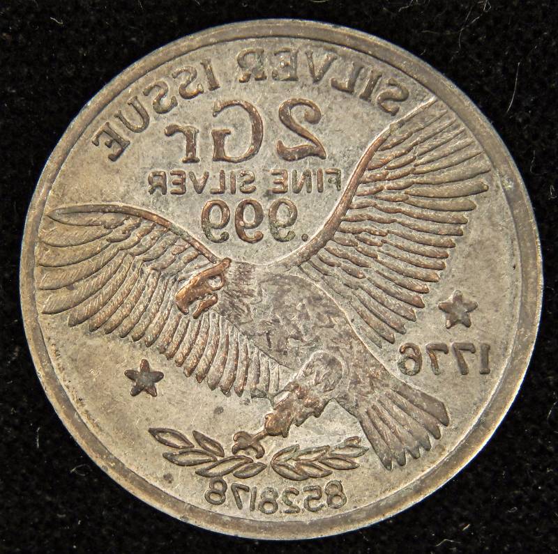 VINTAGE 2 GRAM .999 FINE SILVER 1976 EAGLE WITH SERIAL #