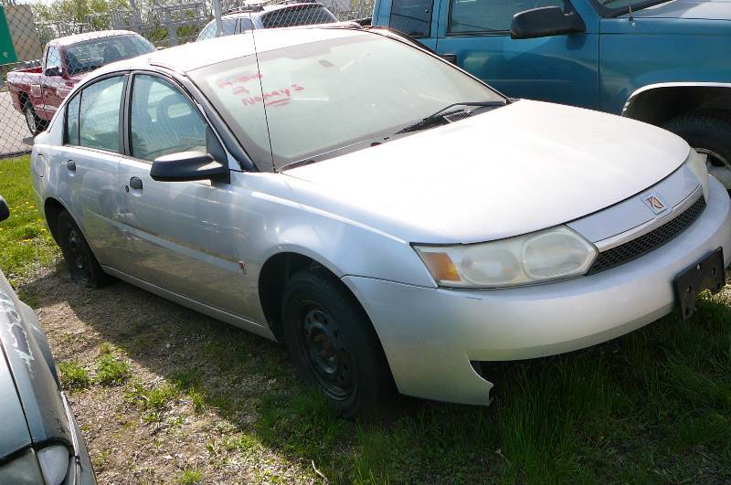 lot 2 image: 2004 Saturn Ion