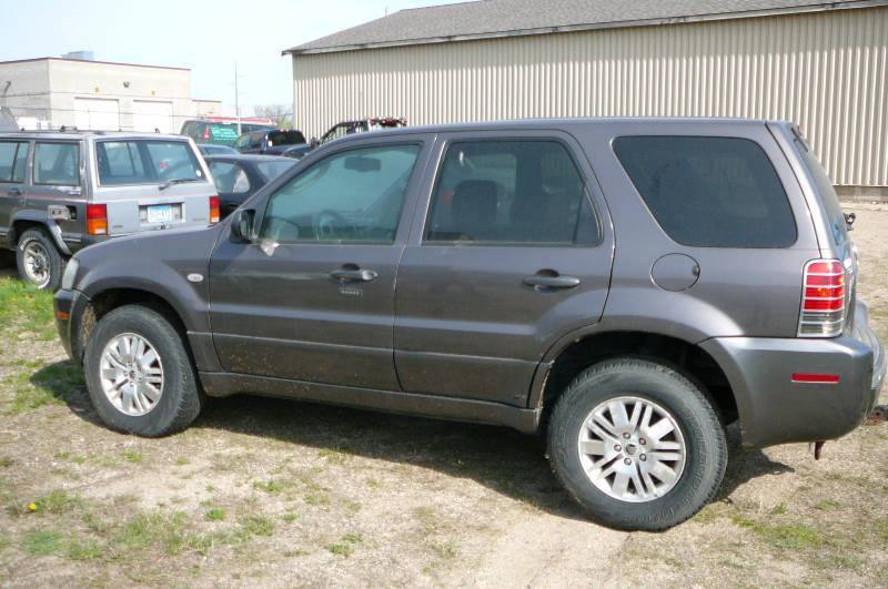 lot 3 image: 2006 Mercury Mariner Premier