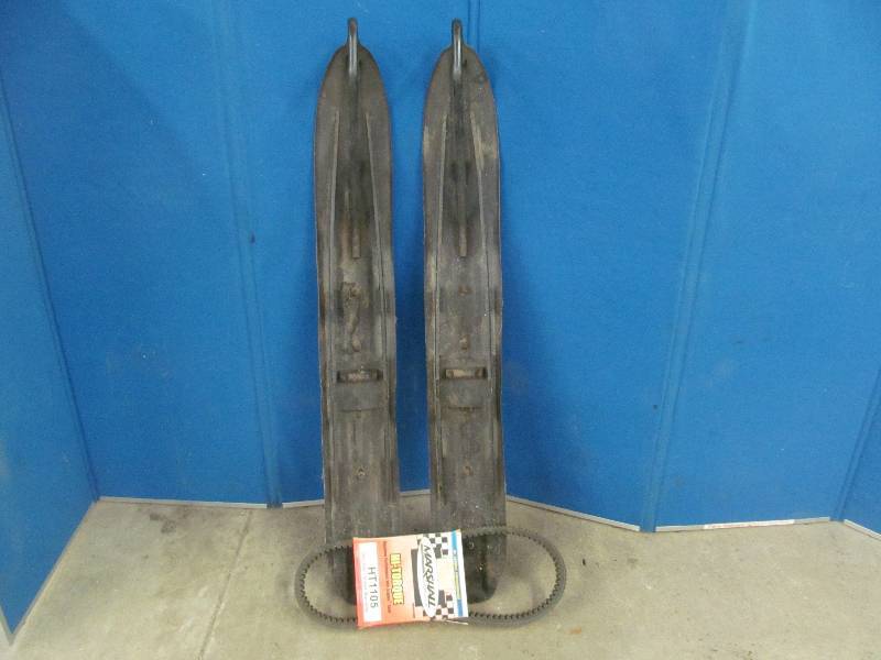skis