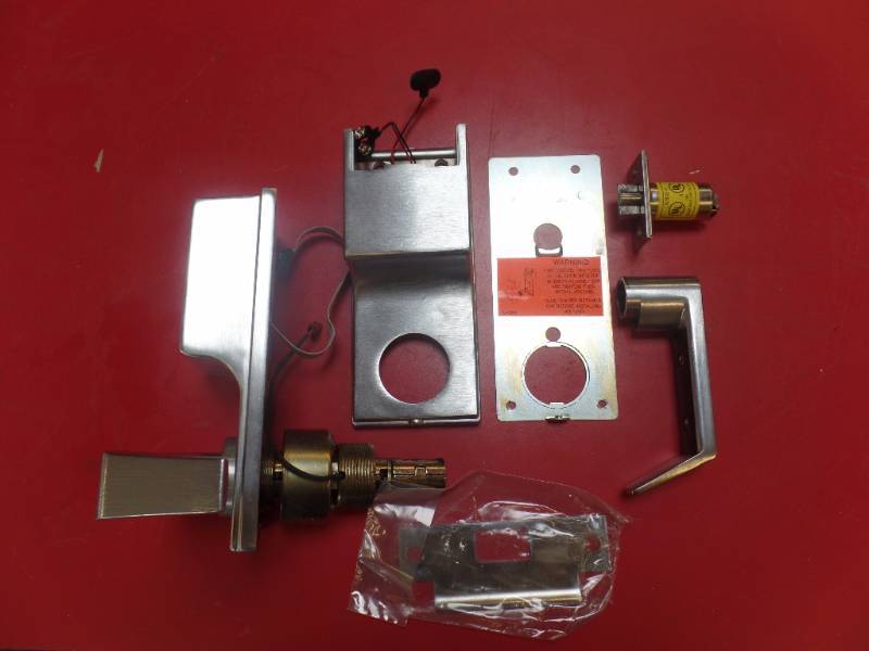 lot 221 image: DIGITAL LOCKSET