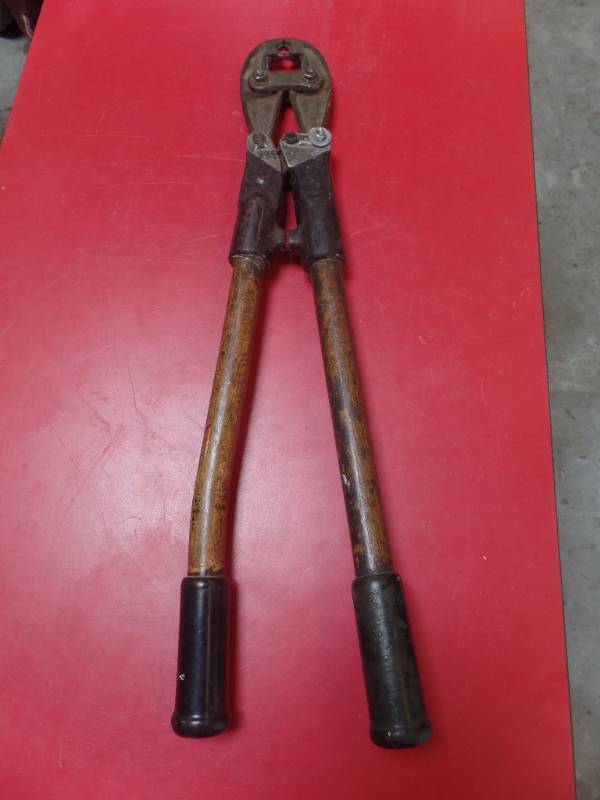 lot 233 image: LARGE CRIMPING TOOL