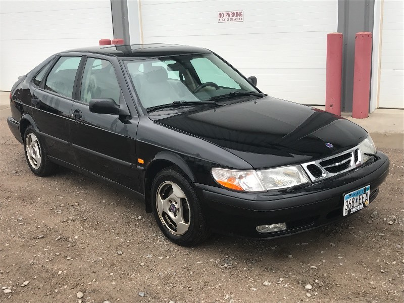 lot 1 image: 1999 Saab 93