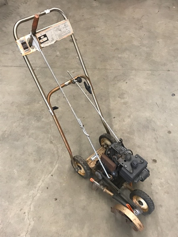 lot 9 image: Craftsman Lawn Edger