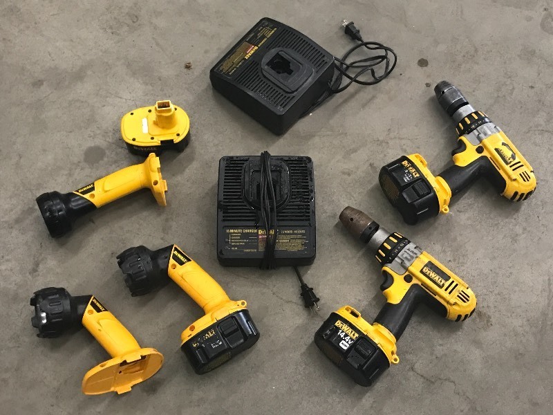 lot 27 image: DeWalt Cordless Tool Set