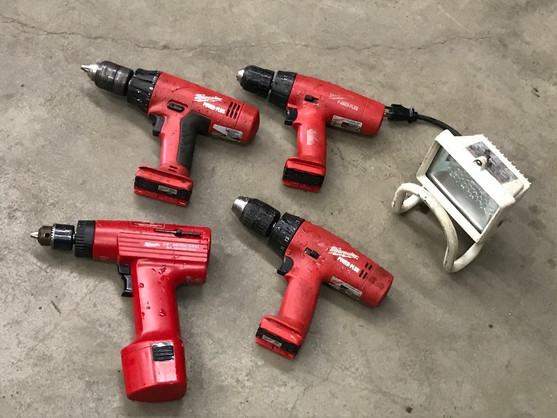 lot 31 image: Milwaukee Cordless Drills & Work Light