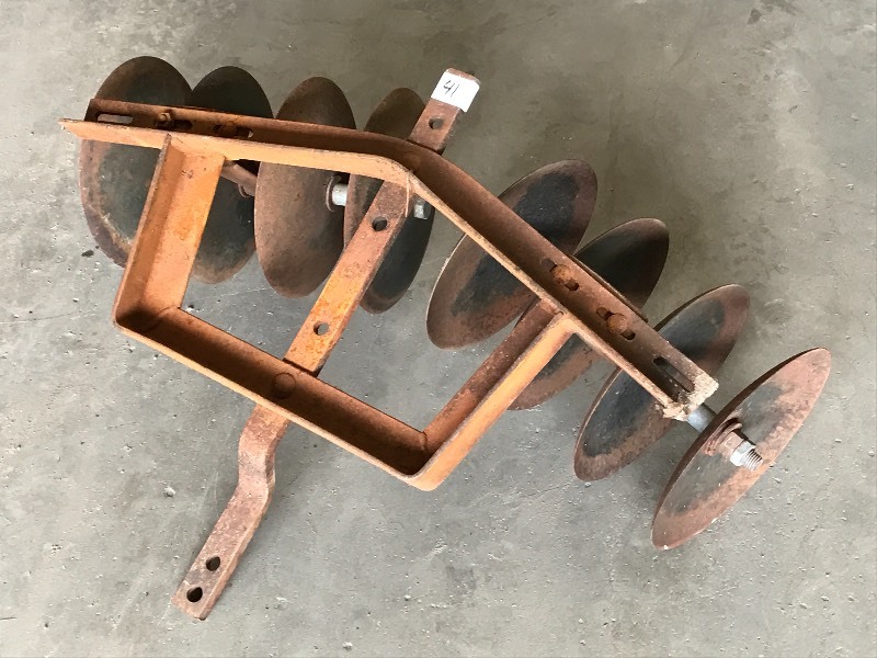 lot 41 image: Pin-Hitch Garden Disc