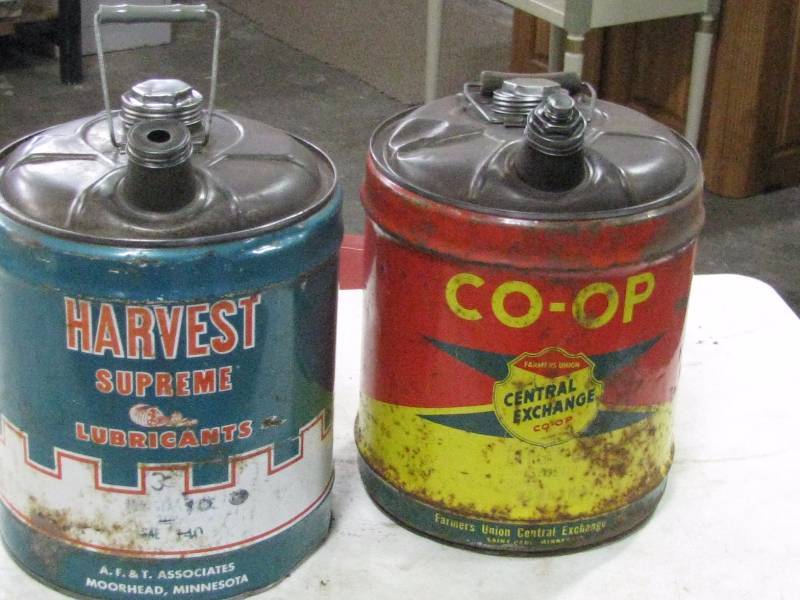 lot 26 image: 5gl Oil Cans