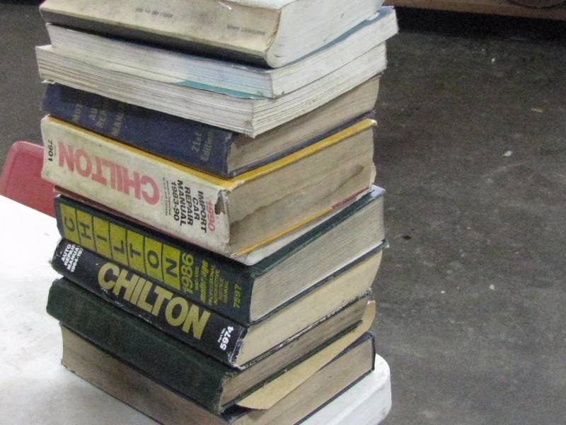 lot 30 image: Various Chilton & Shop Manuals