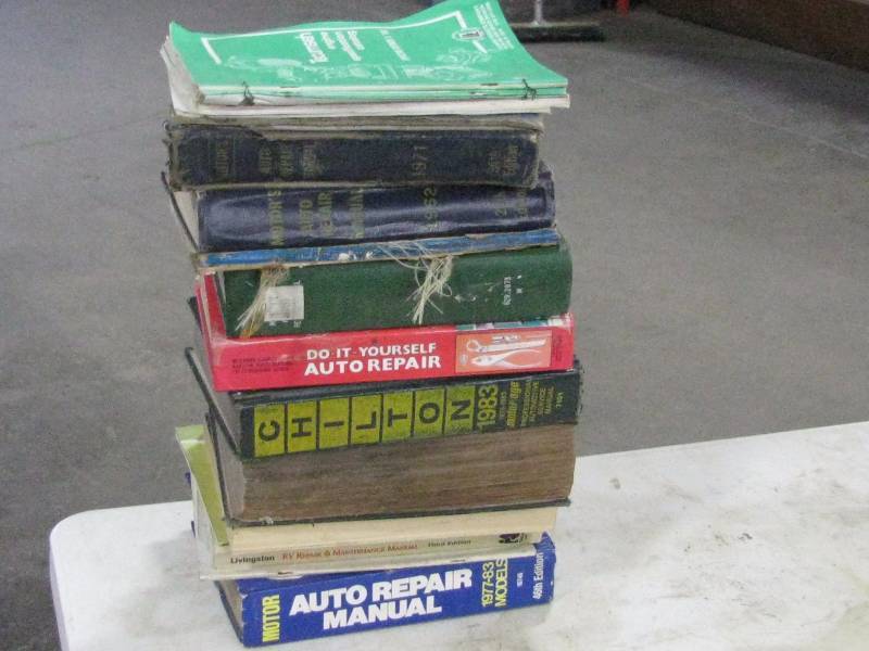 lot 31 image: Various Chilton & Shop Manuals