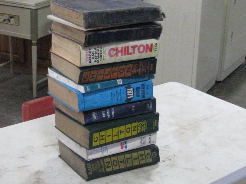 lot 33 image: Various Chilton & Shop Manuals