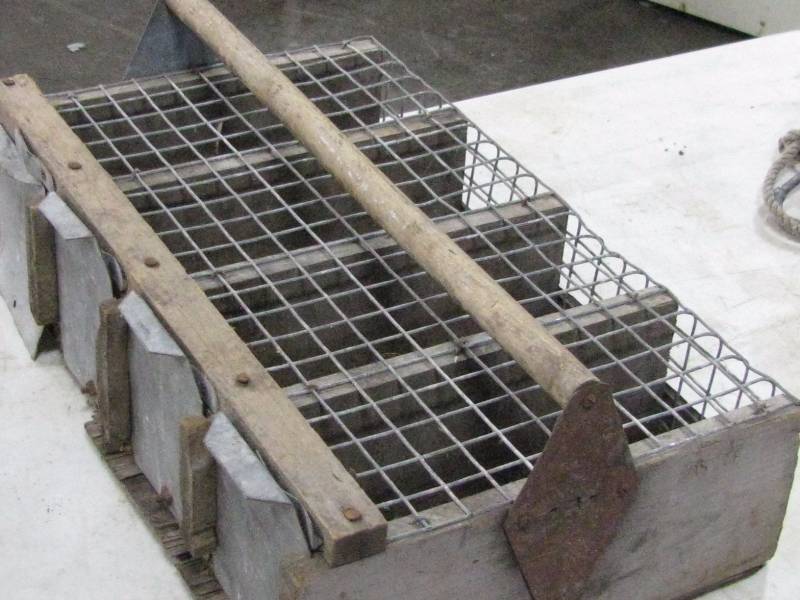lot 46 image: Pigeon Carrier