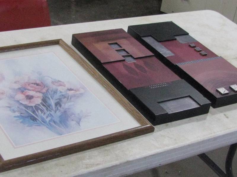 lot 67 image: Framed Print & wall Deco