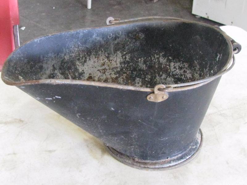 lot 82 image: CoalAsh Pail