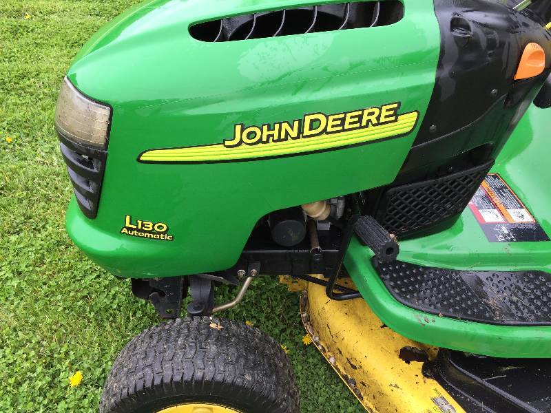 lot 1 image: JOHN DEERE  L 130 WITH BAGGER