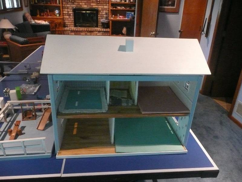 lot 7 image: Vintage Wood Doll House With 50 Accessories - Very Cool Setup - See Pictures