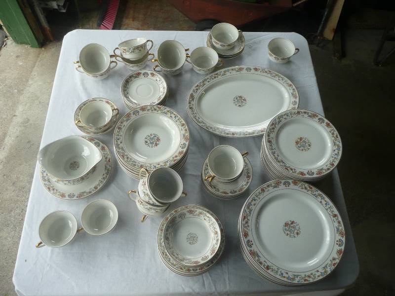 lot 10 image: Oriental O.P. CO. Syracuse China Dinner Ware Set - Dinner Plates, Salad Plates, Cups Saucers, Soup Bowls, Ice Cream Bowls, Platter, Gravy Bowl, Bread & Butter Plates - Approx 80pcs - Valuable Nice Set