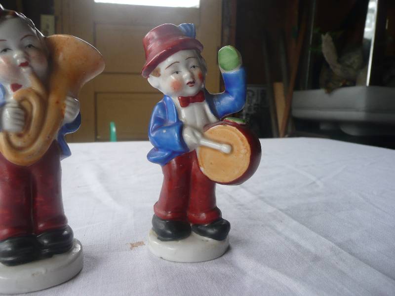 lot 16 image: Antique Made In Occupied Japan Drum & Tuba Musician Figures - 1930s-1940s - Very Nice Condition