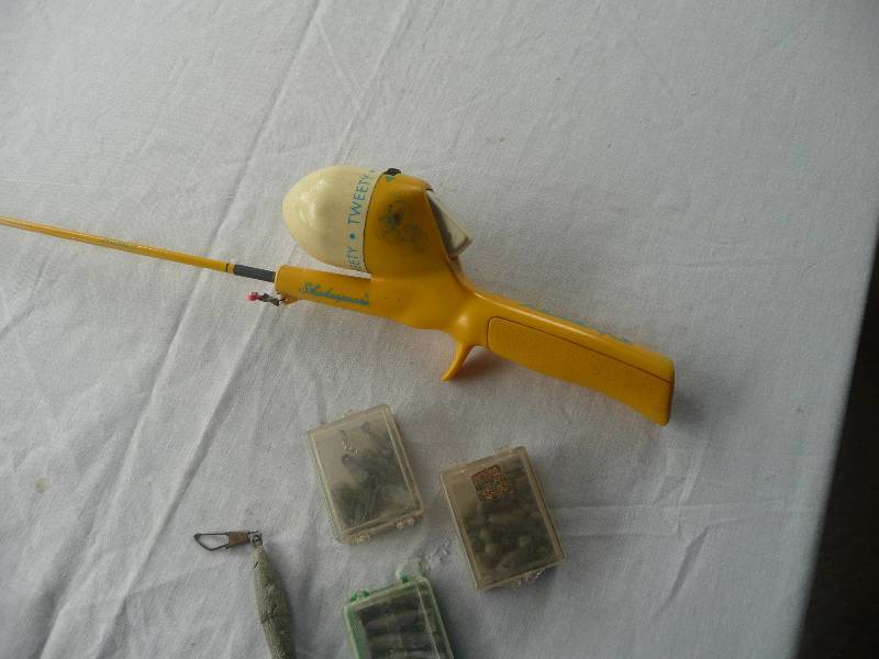 lot 30 image: Antique Lead Sinkers & Vintage Tweety Fishing Pole - See Pictures