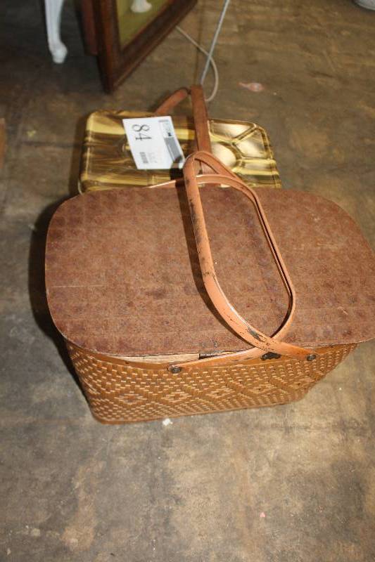 lot 84 image: Picnic Baskets