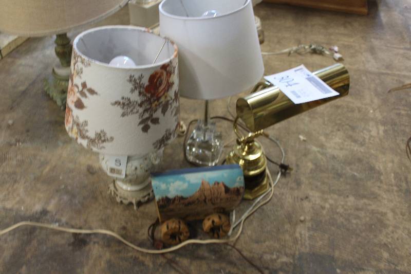 lot 304 image: Lot of (4) Lamps