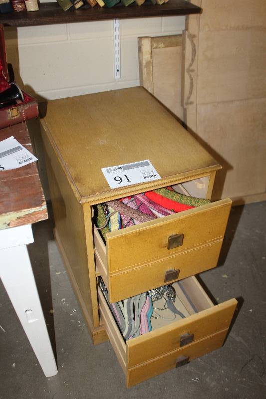 lot 91 image: 2-Drawer File Cabinet