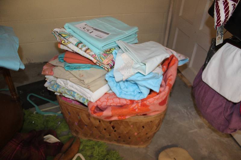 lot 351 image: Bedding
