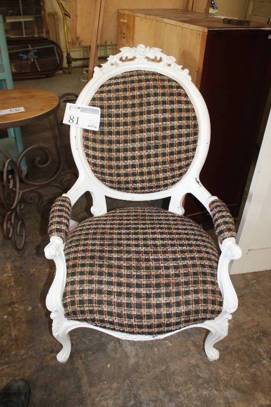 lot 81 image: Sitting Chair