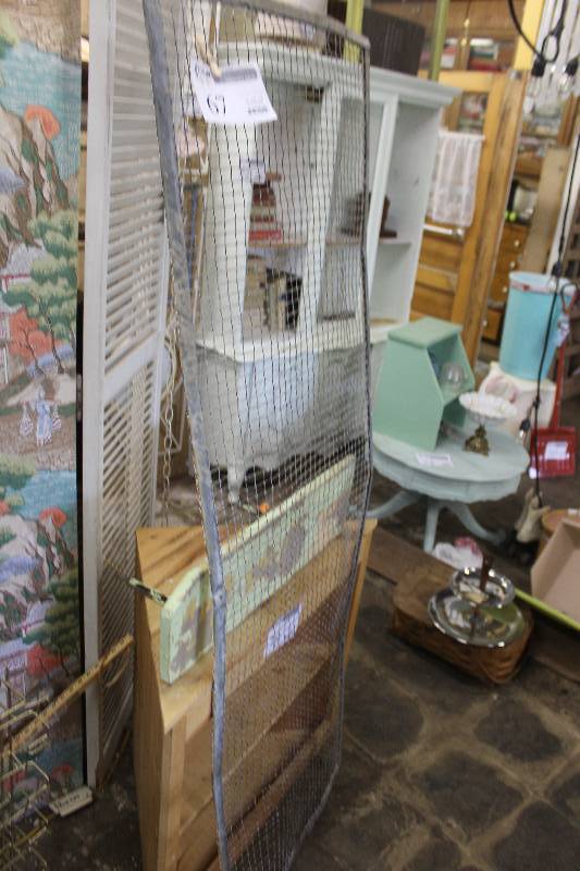 lot 67 image: Vintage good metal open screen.