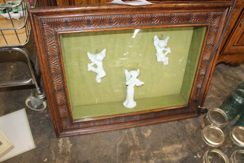 lot 78 image: Picture Box w 3-Angel Figurines