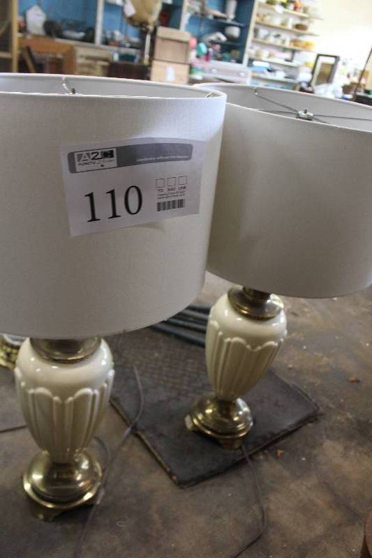 lot 110 image: Table Lamp