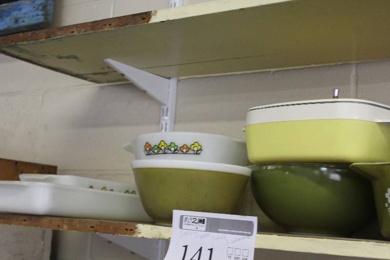 lot 286 image: Kitchenware, Cookware