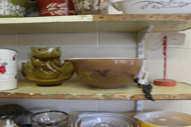 lot 287 image: Kitchenware, Cookware