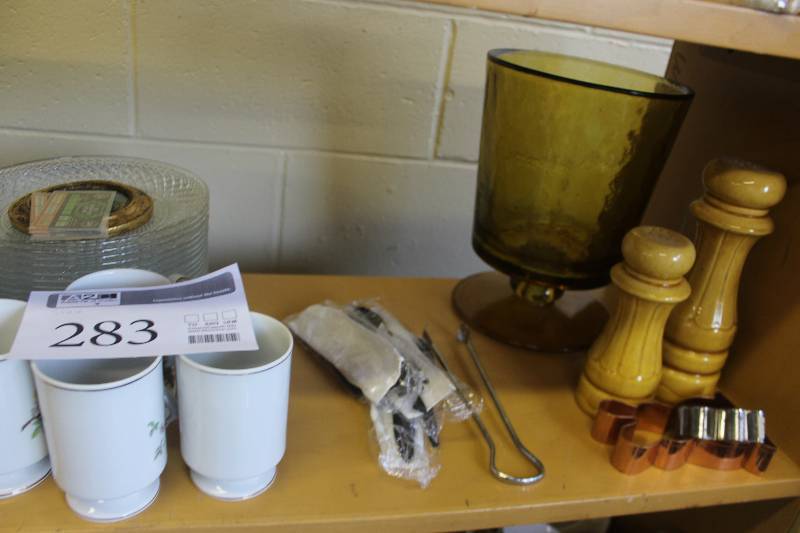 lot 283 image: Kitchenware, Plates, Mugs