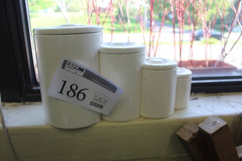 lot 186 image: 4-Piece Kitchen Storage Containers