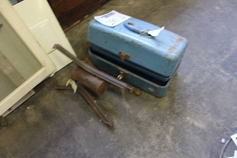 lot 280 image: Tackle Box, Fire stand