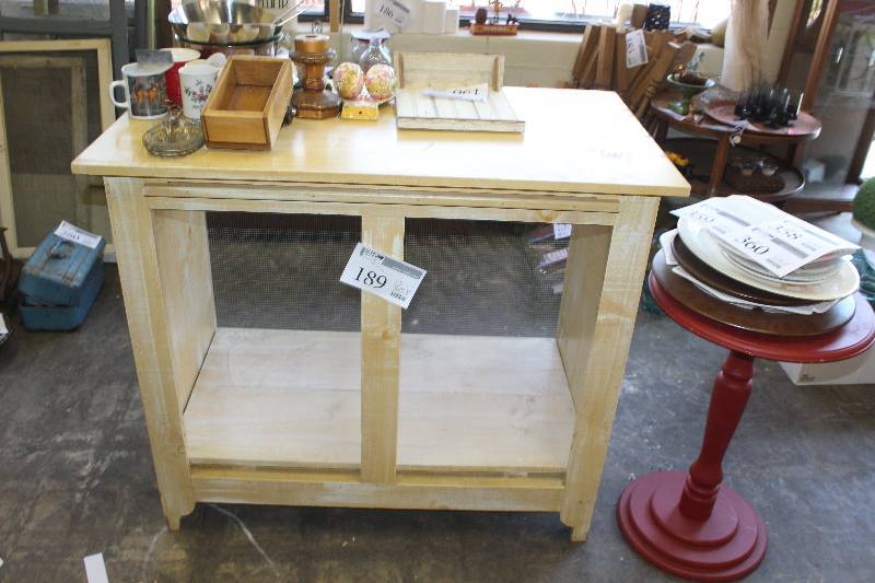 lot 189 image: Kitchen Cabinet