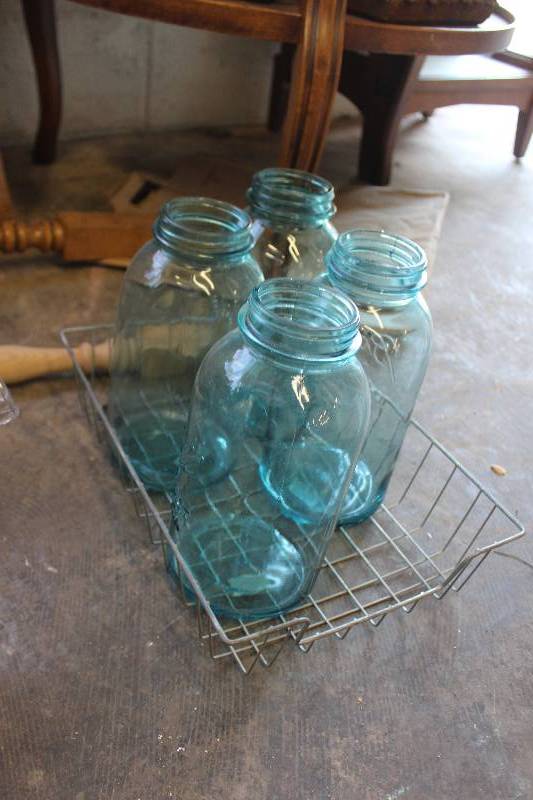 lot 271 image: Lot of (4) Glass Jars