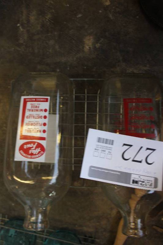 lot 272 image: Lot of (2) Vintage Glass Jars