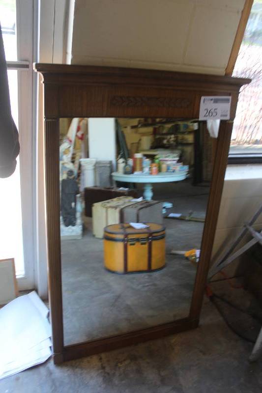 lot 265 image: Decorative Wall Mirror