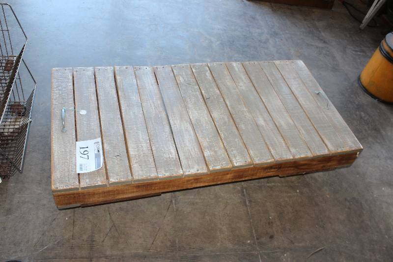 lot 197 image: Rolling Pallet