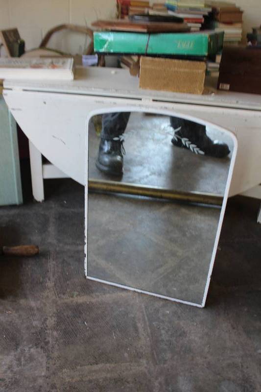 lot 262 image: 3-Shelf In-wall Medicine Cabinet w Mirror