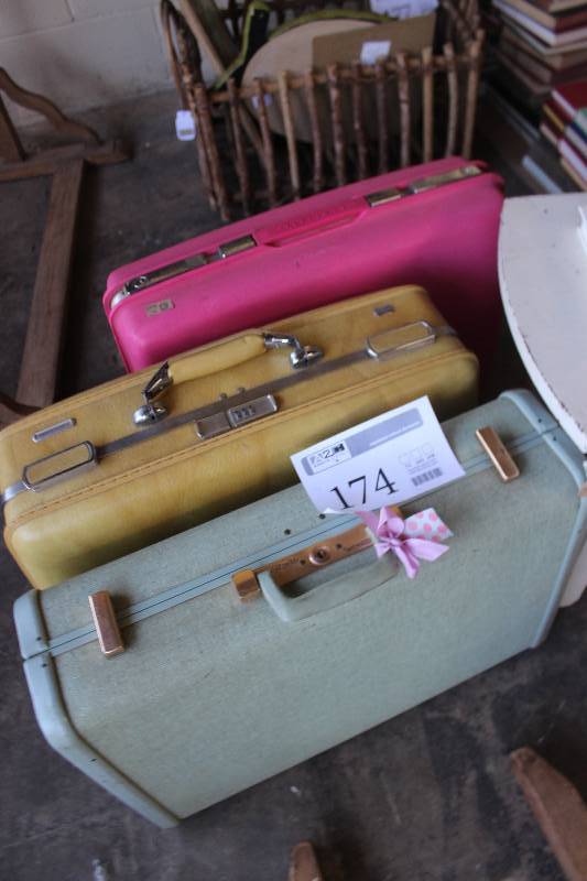lot 174 image: Lot of (3) Suitcases