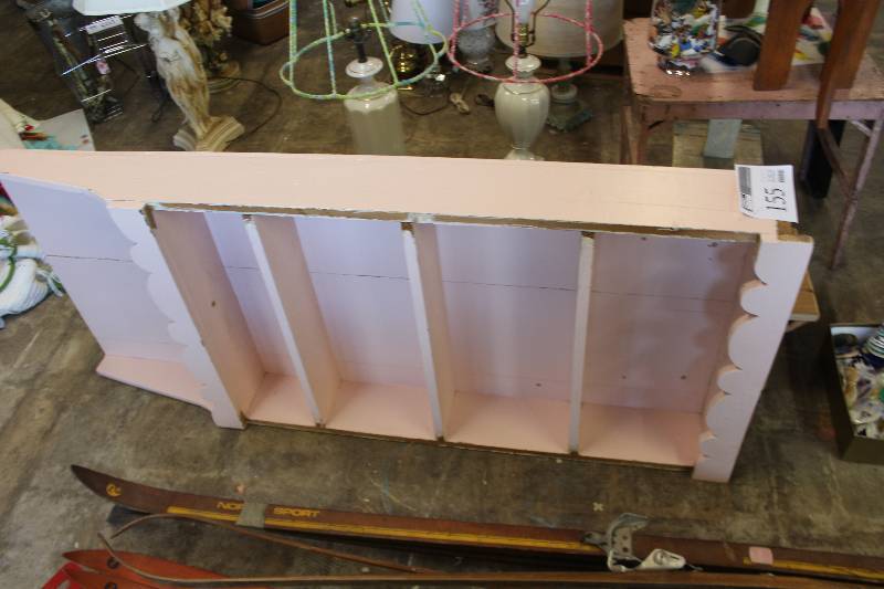 lot 155 image: Wood Cup & Plate Display Rack