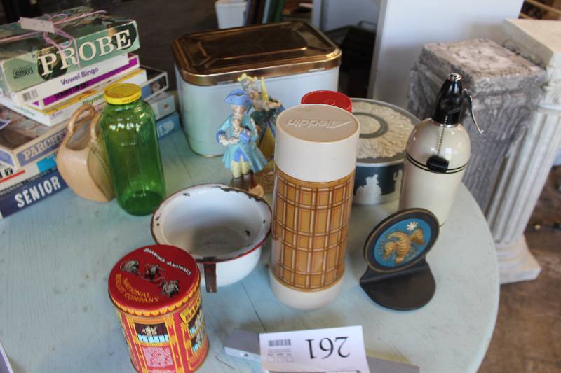 lot 261 image: Tins, Figurines, Thermos
