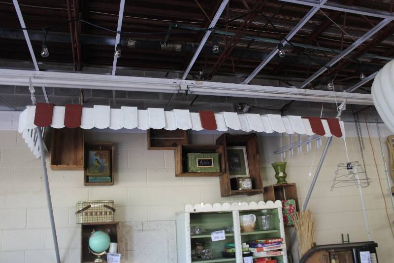 lot 306 image: Metal Awning