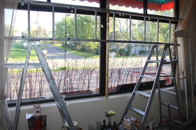 lot 260 image: Lot of (4) House Includes 3) Ladders, 1) Window